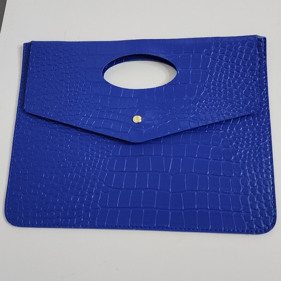 ‼️NEW‼️Blue Crocodile Embossed Clutch - Picture 5 of 10